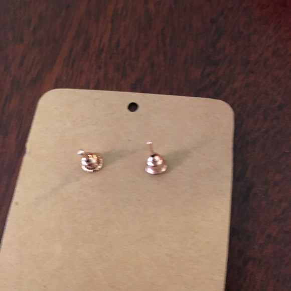 🍍Rose gold pineapple stud earrings 🍍 - Picture 5 of 5